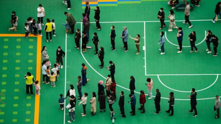 Sinkom Thinking and the Immaculate Grid: A Human Approach to Solving Sports Puzzles